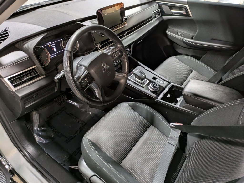 Used 2022 Mitsubishi Outlander ES image 11