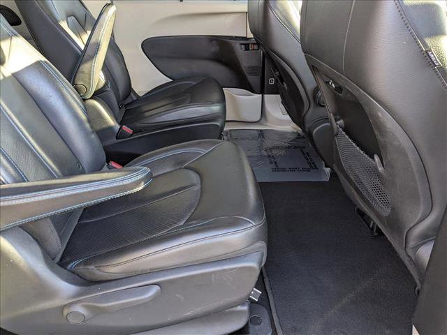 Used 2021 Chrysler Pacifica Touring-L image 19