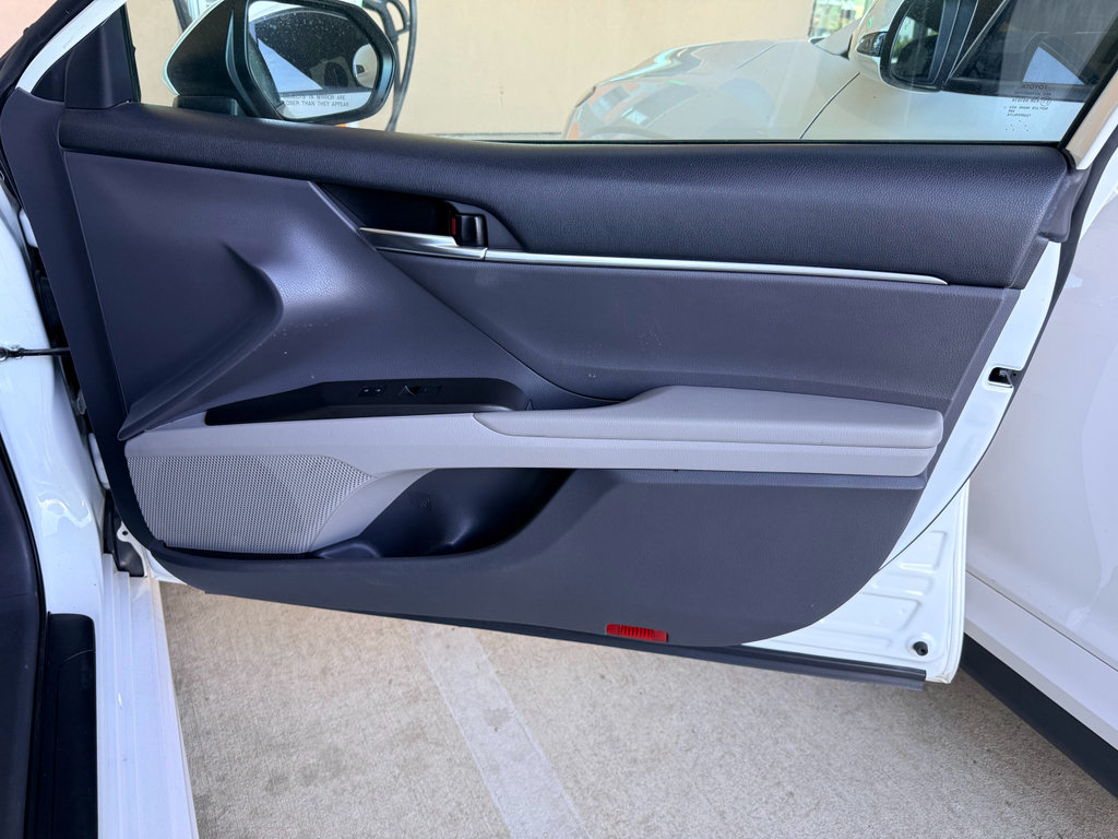 Used 2022 Toyota Camry SE FWD image 12