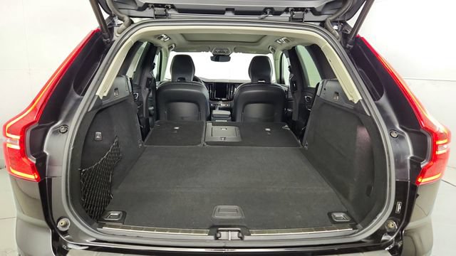 Certified 2023 Volvo XC60 T8 Plus AWD/4WD image 42