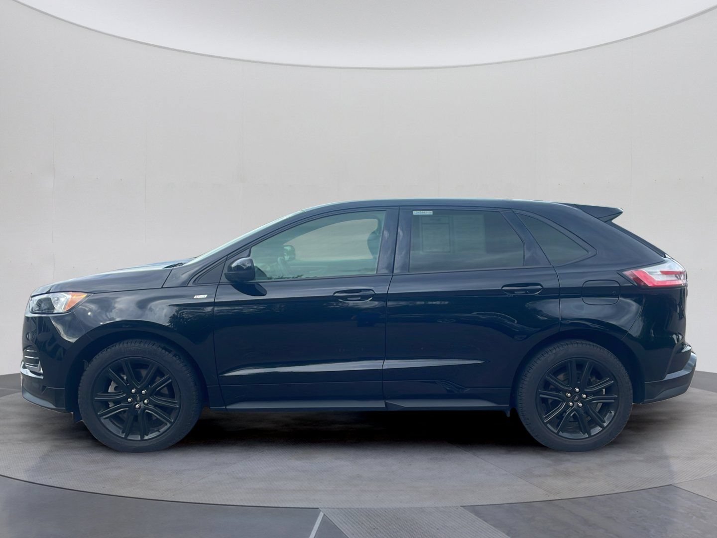 Certified 2024 Ford Edge ST-Line AWD/4WD image 2
