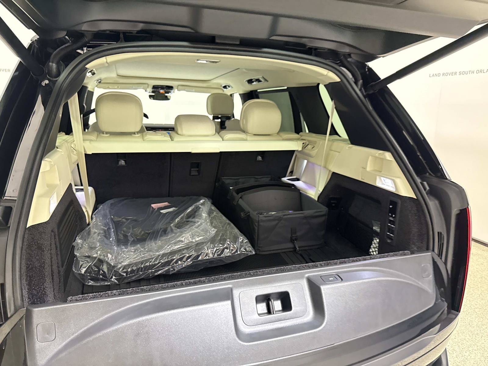 New 2027 Land Rover Range Rover Long Wheelbase SE AWD/4WD image 10