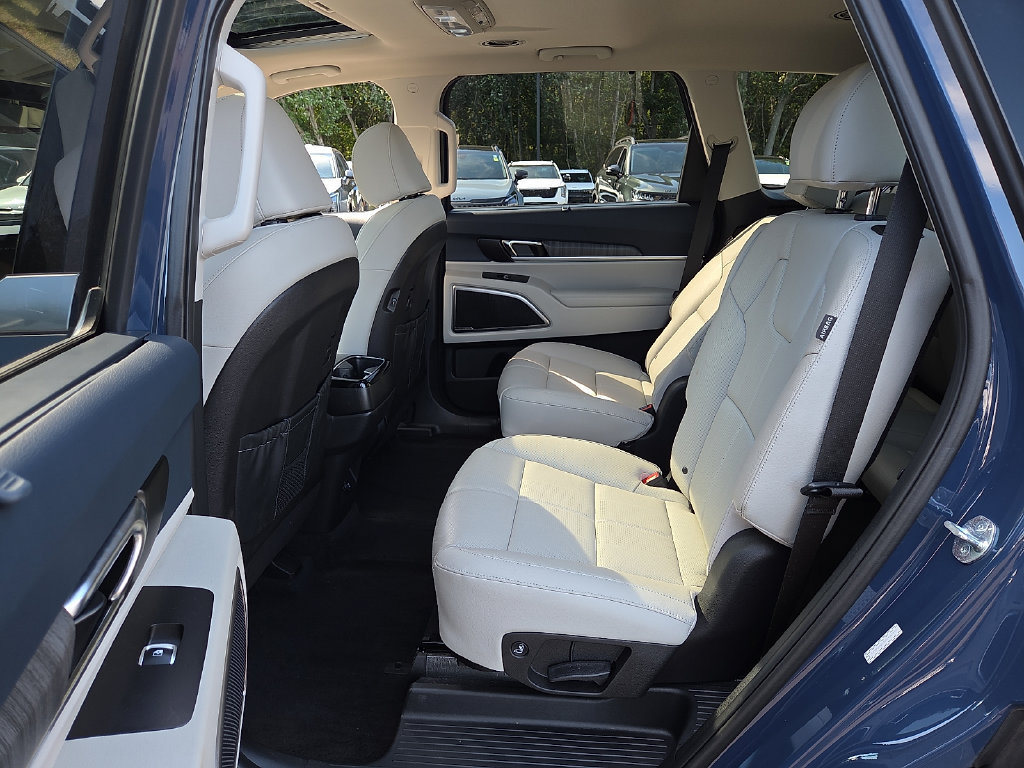 Certified 2024 Kia Telluride EX w/ EX Captain's Chair Package AWD/4WD image 11
