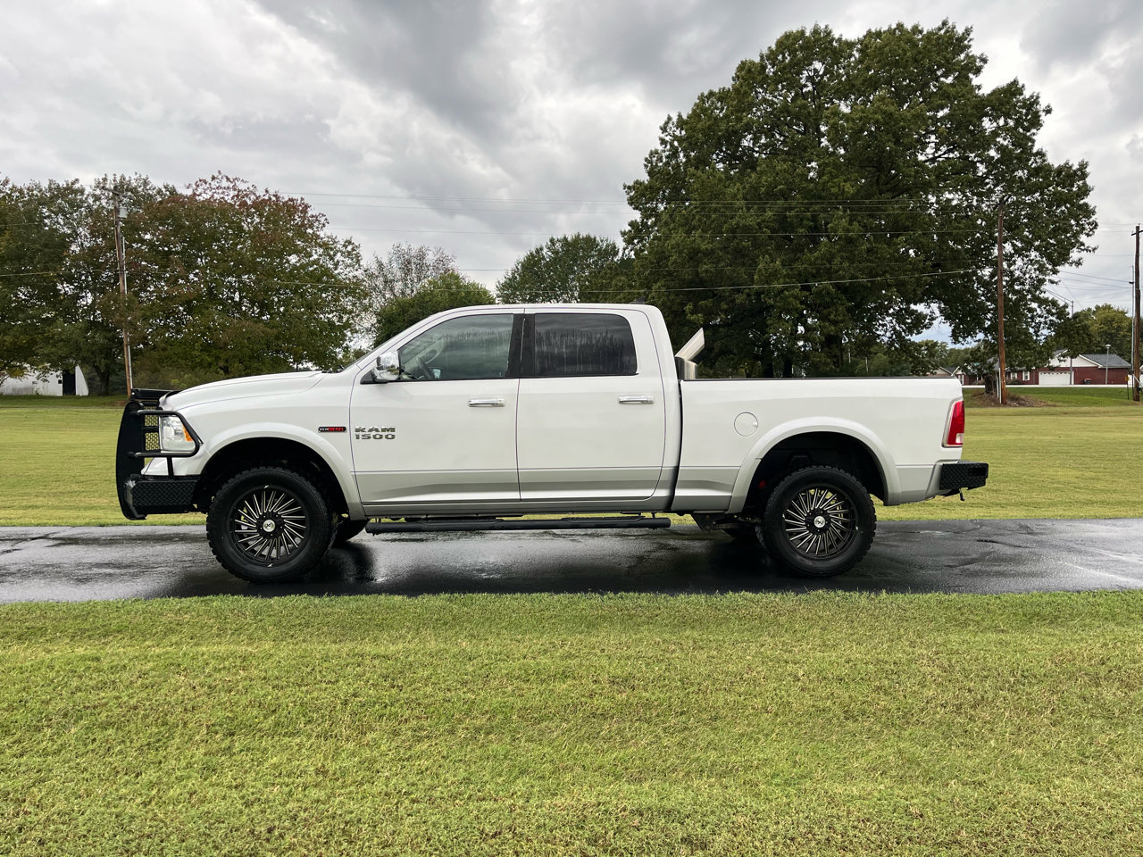 Used 2014 RAM 1500 Laramie w/ Convenience Group image 5