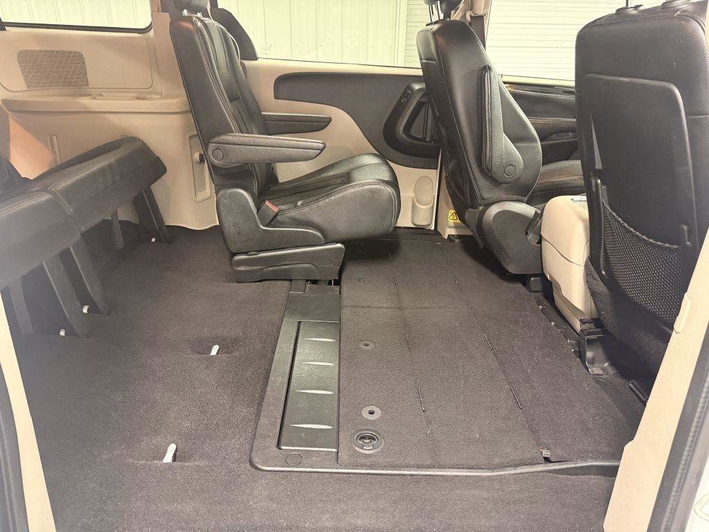 Used 2017 Dodge Grand Caravan SXT image 36