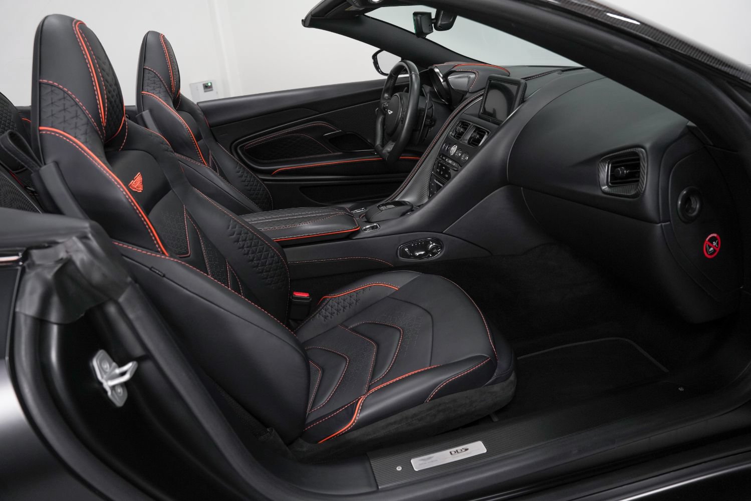 Used 2022 Aston Martin DBS Superleggera Volante RWD image 2