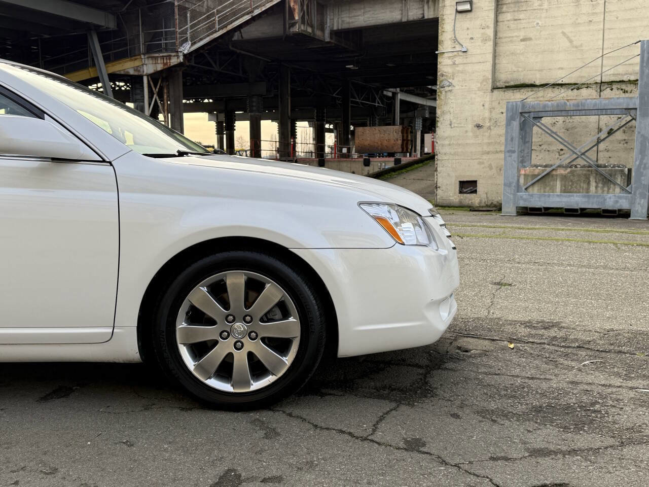 Used 2005 Toyota Avalon XLS image 27