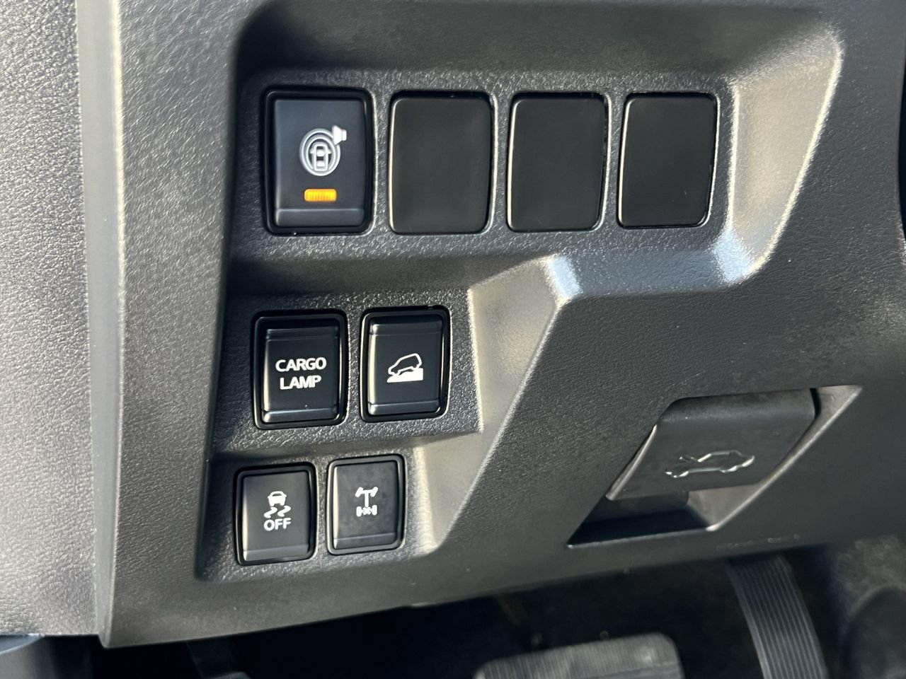 Used 2025 Nissan Frontier PRO-4X w/ Interior Protection Package AWD/4WD image 11