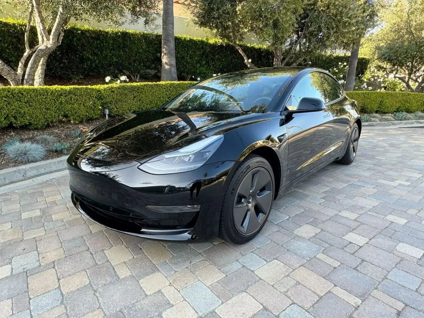 Used 2023 Tesla Model 3 Standard Range image 2