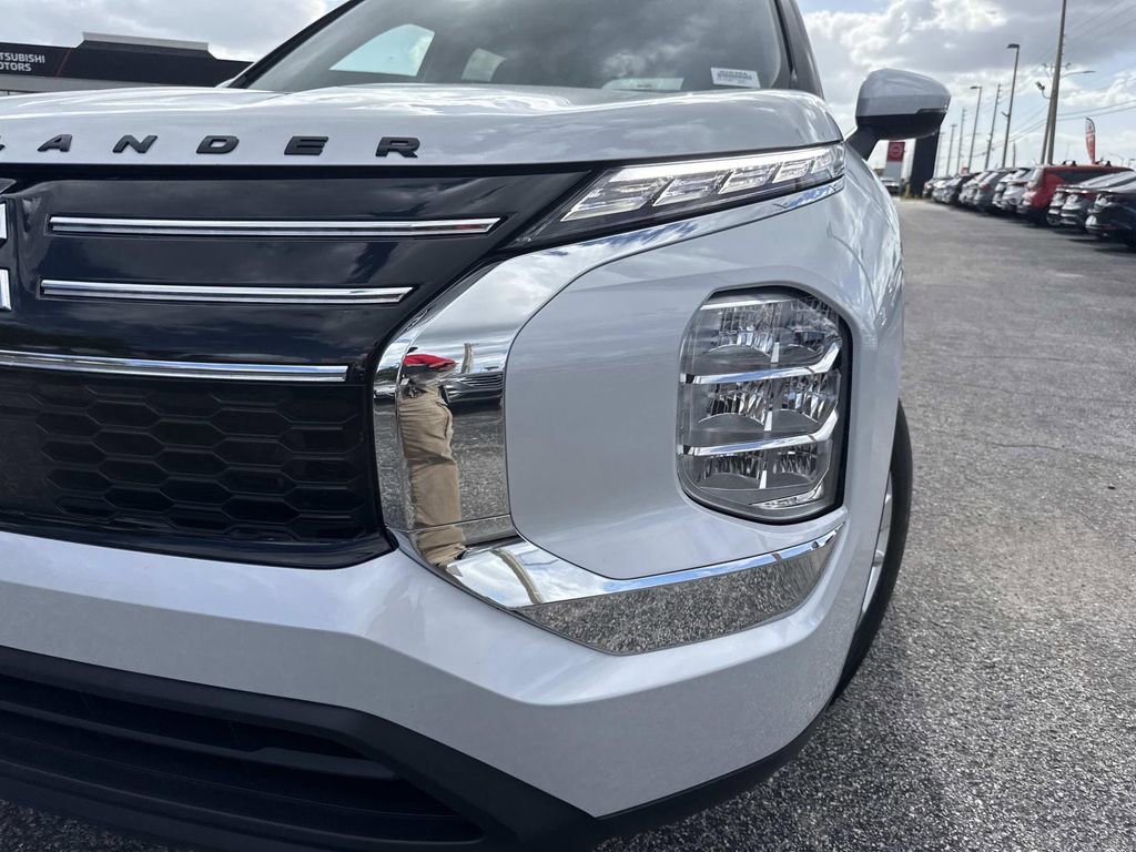 Used 2025 Mitsubishi Outlander ES image 9