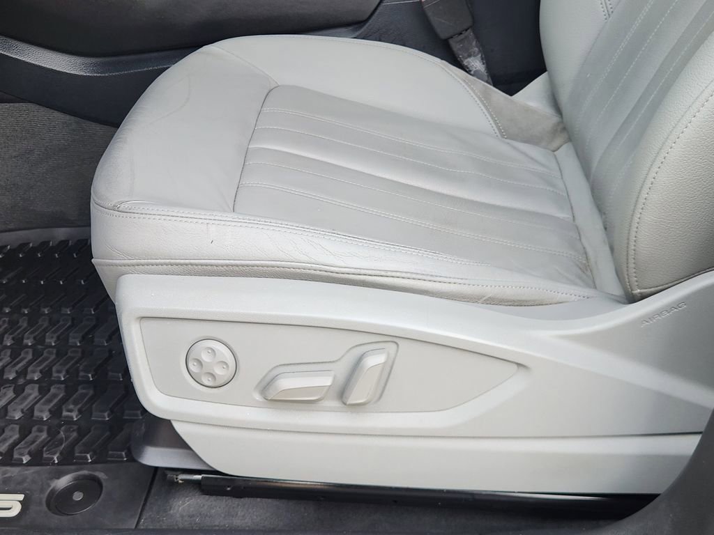 Used 2018 Audi Q5 Prestige w/ Prestige Package image 24