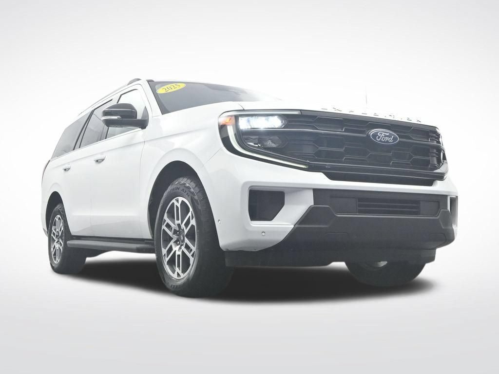 Used 2025 Ford Expedition Active AWD/4WD image 42