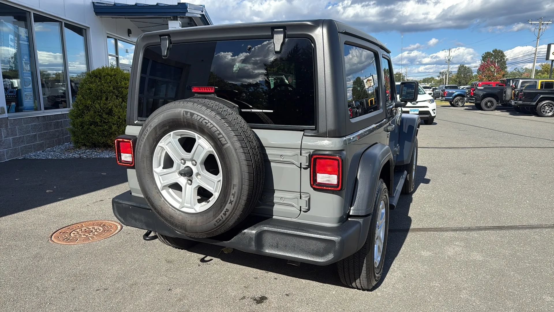 Used 2020 Jeep Wrangler Sport AWD/4WD image 26