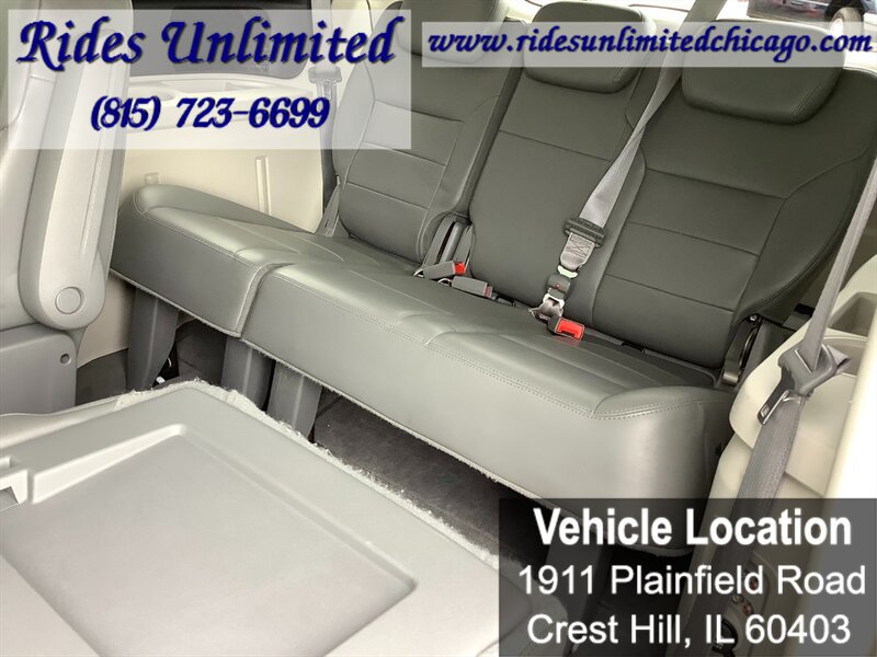 Used 2010 Volkswagen Routan SEL Premium FWD image 34