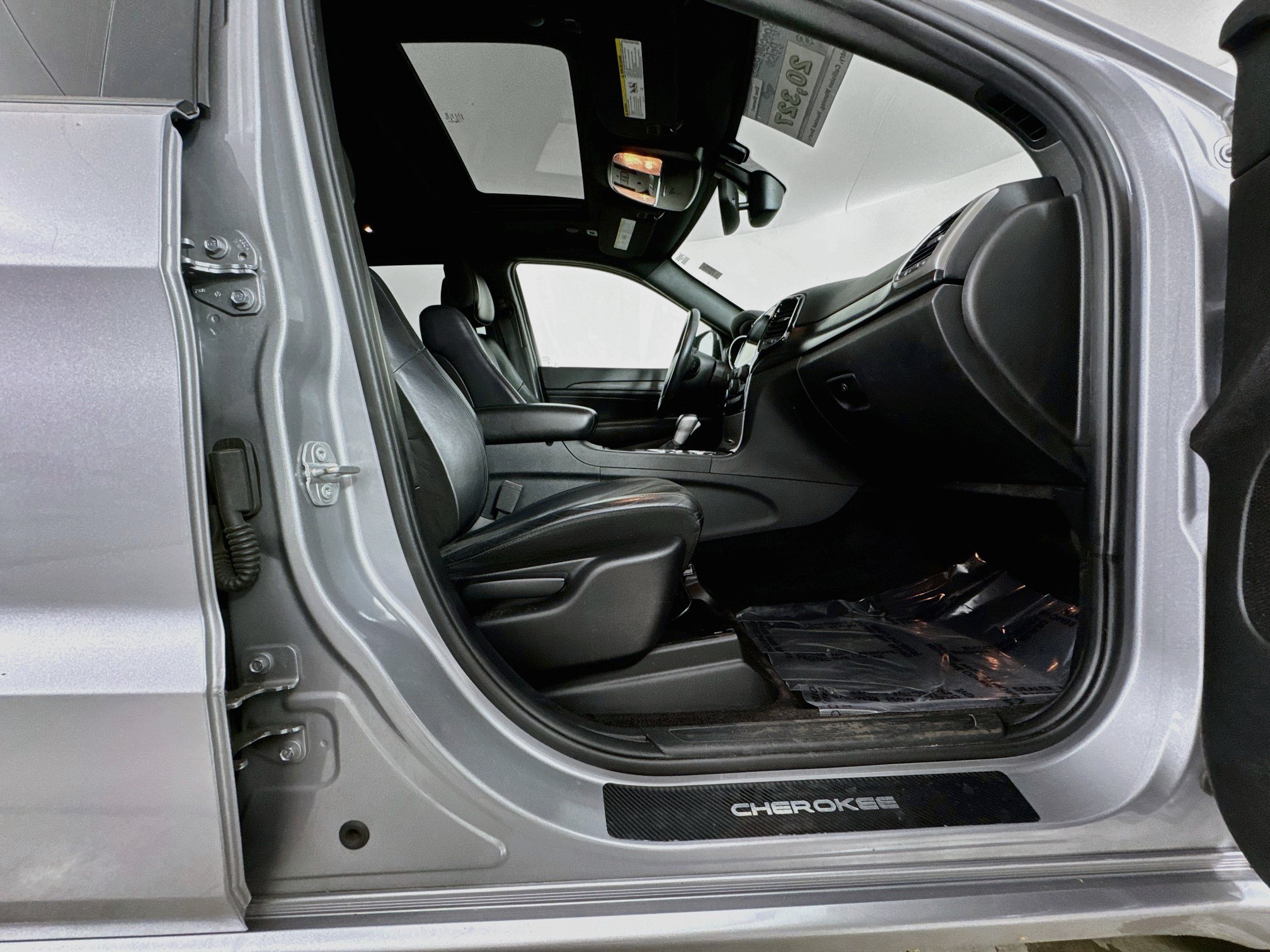 Used 2019 Jeep Grand Cherokee Altitude AWD/4WD image 29