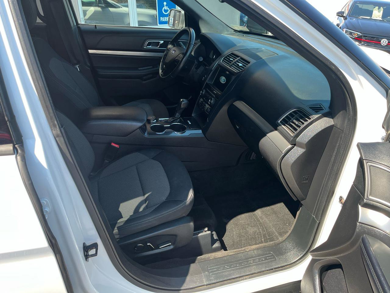 Used 2018 Ford Explorer XLT w/ Equipment Group 201A AWD/4WD image 29
