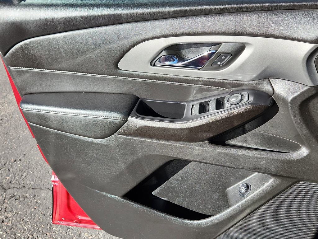 Used 2023 Chevrolet Traverse LT image 6