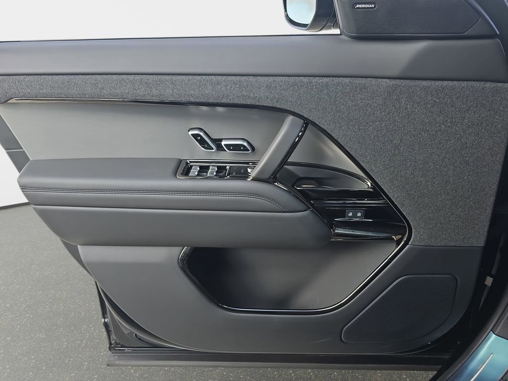 Certified 2025 Land Rover Range Rover Sport AWD/4WD image 28