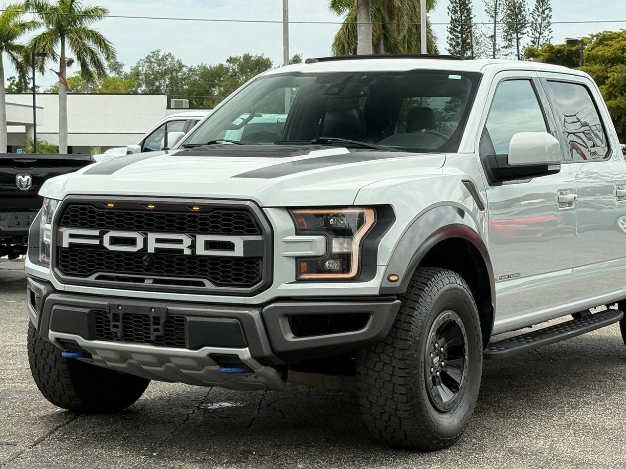 Used 2017 Ford F150 Raptor w/ Equipment Group 802A Luxury AWD/4WD image 2