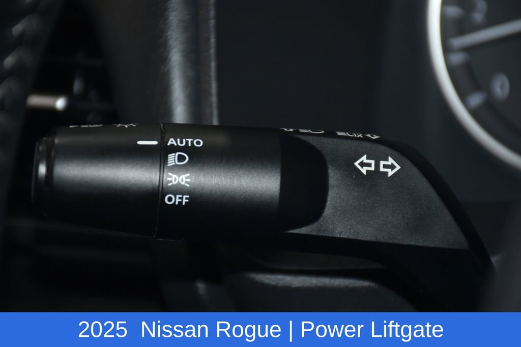 Used 2025 Nissan Rogue SV AWD/4WD image 10