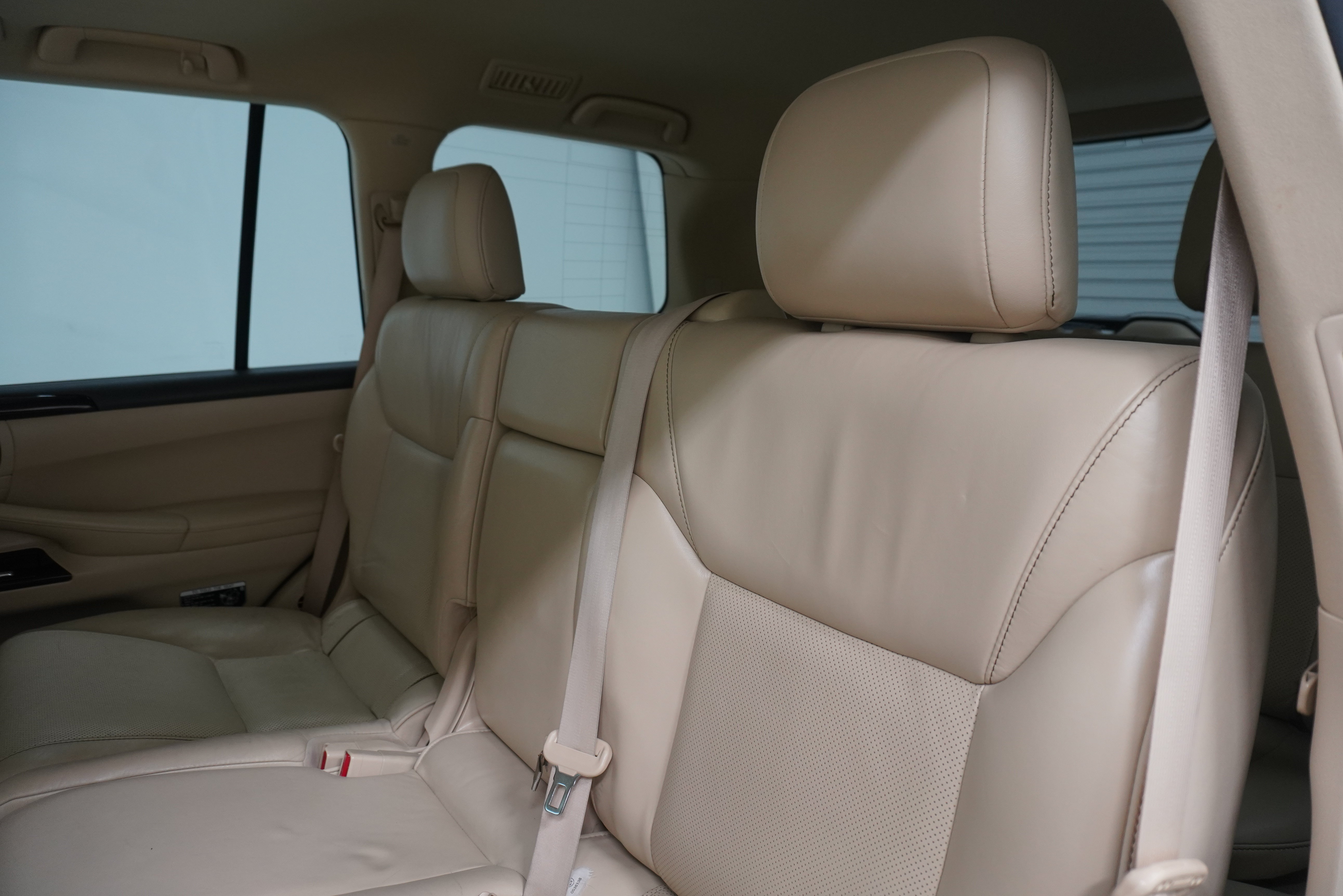 Used 2013 Lexus LX 570 4WD w/ Luxury Pkg w/Pre-crash image 13