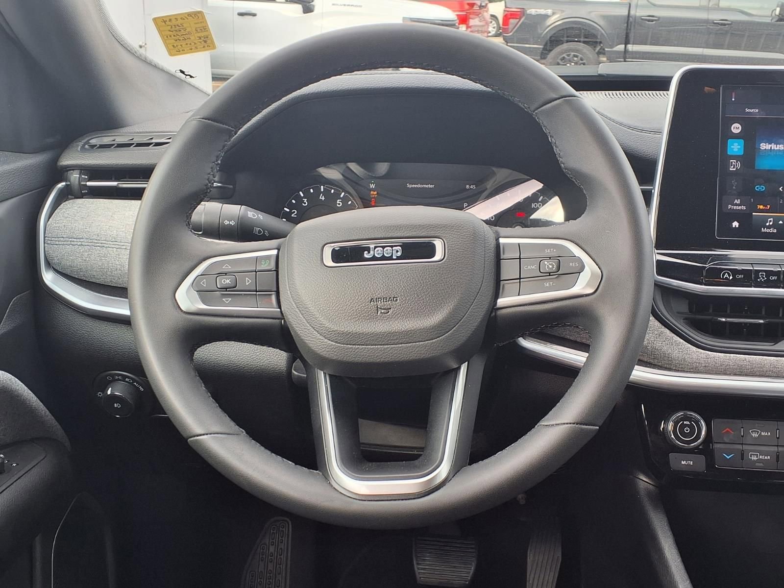 Used 2025 Jeep Compass Latitude image 12