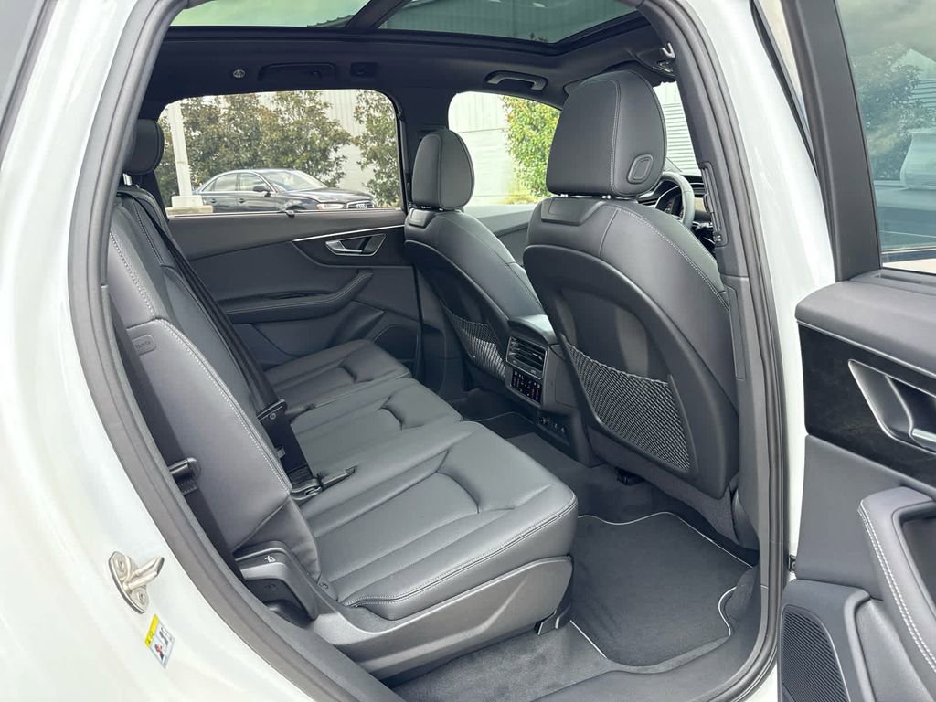New 2025 Audi Q7 3.0T Premium Plus image 18