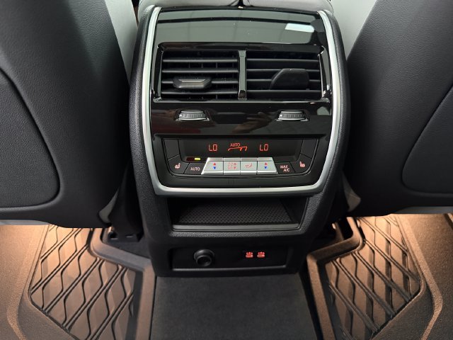 Used 2026 BMW X5 xDrive40i w/ M Sport Package AWD/4WD image 33