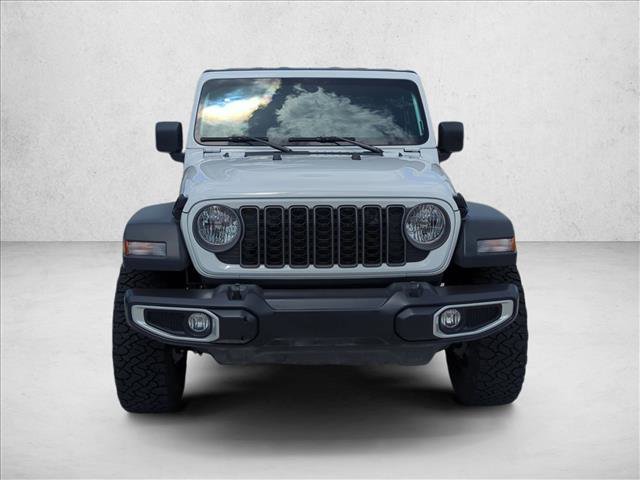 Used 2025 Jeep Gladiator Sport image 2