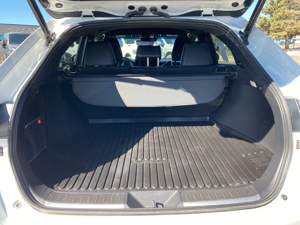 Used 2023 Toyota Venza Limited image 4