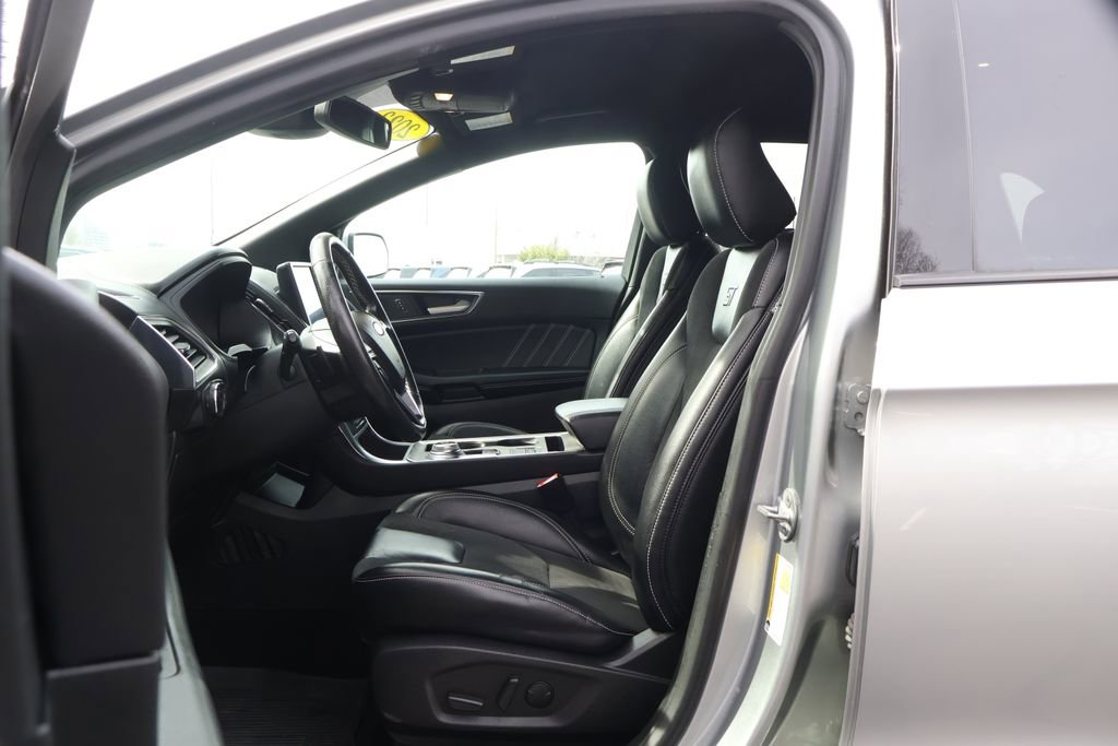 Used 2023 Ford Edge ST image 32