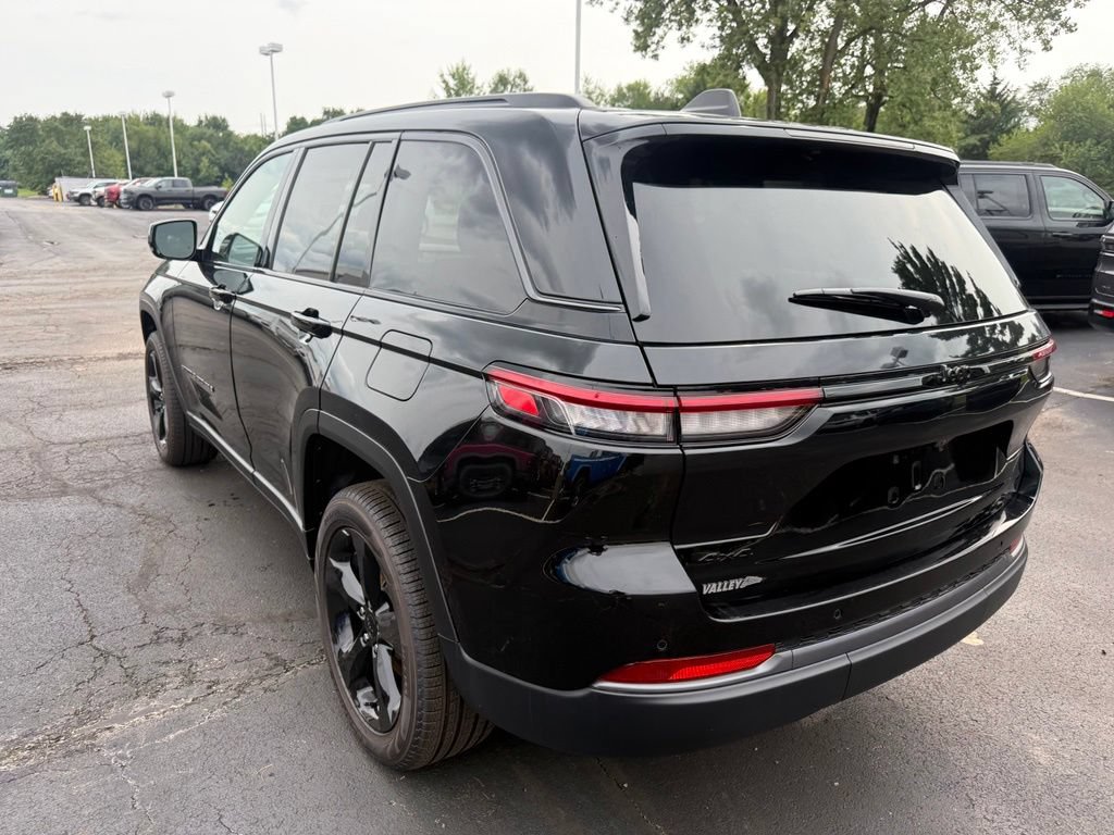 New 2026 Jeep Grand Cherokee Limited w/ Limited Altitude Package AWD/4WD image 6
