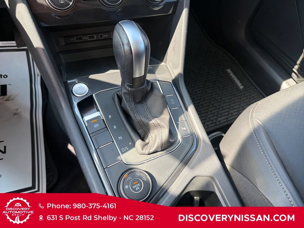 Used 2020 Volkswagen Tiguan SEL AWD/4WD image 23
