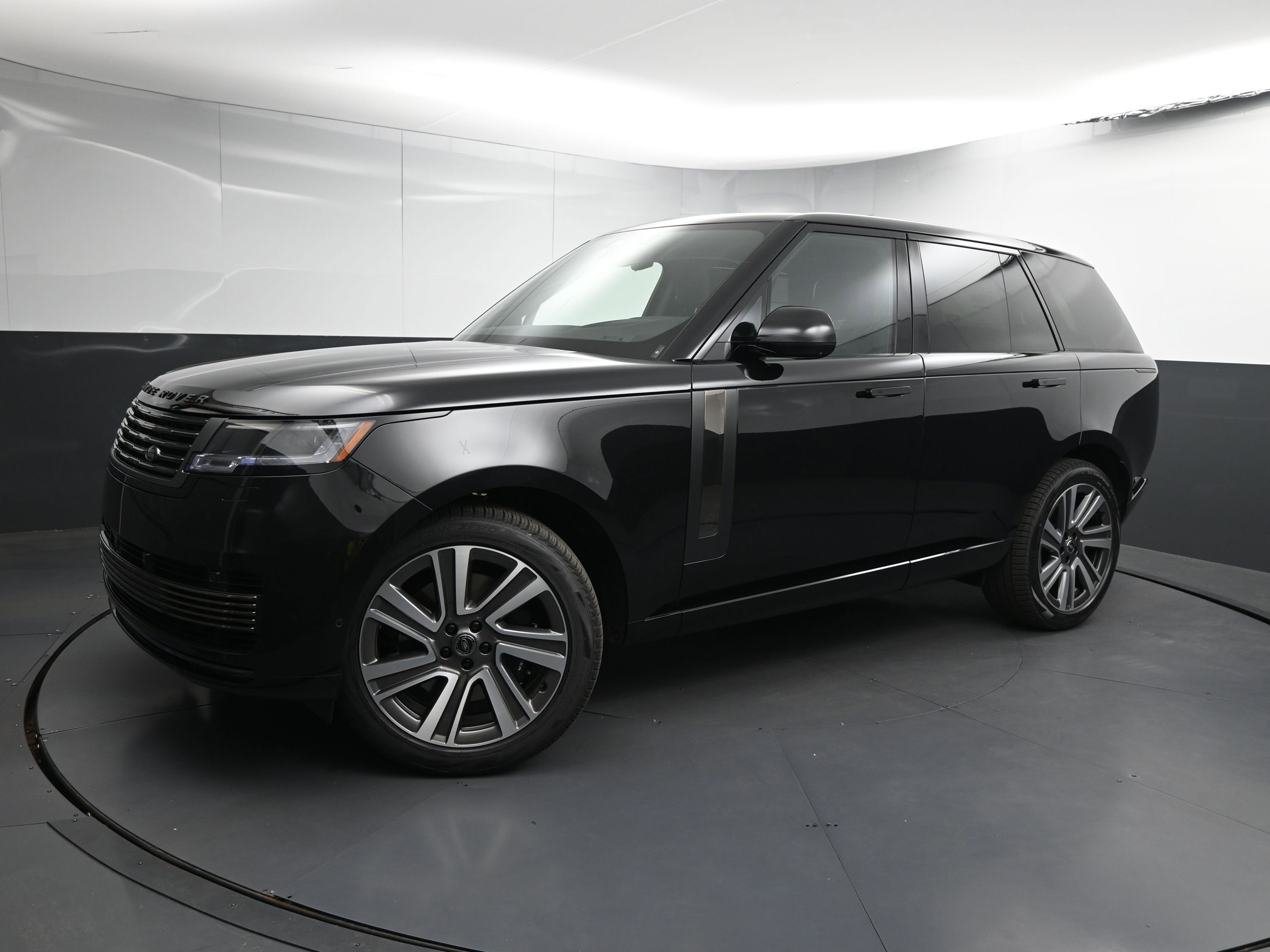 New 2025 Land Rover Range Rover SV image 1