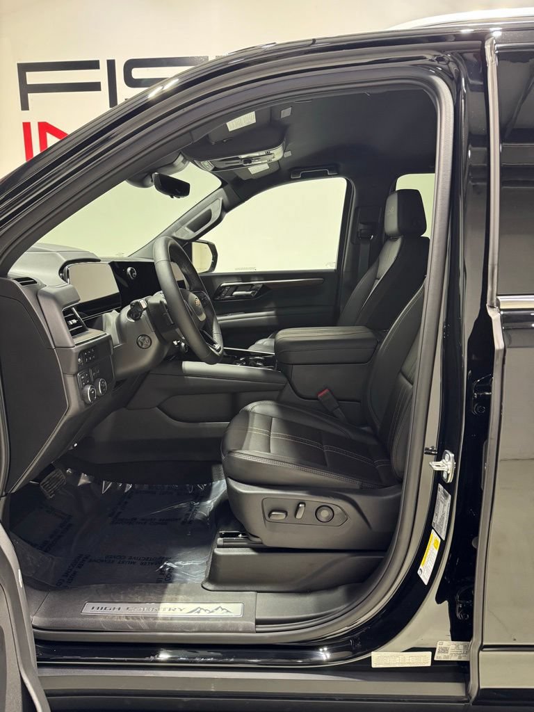 Used 2025 Chevrolet Tahoe High Country AWD/4WD image 13