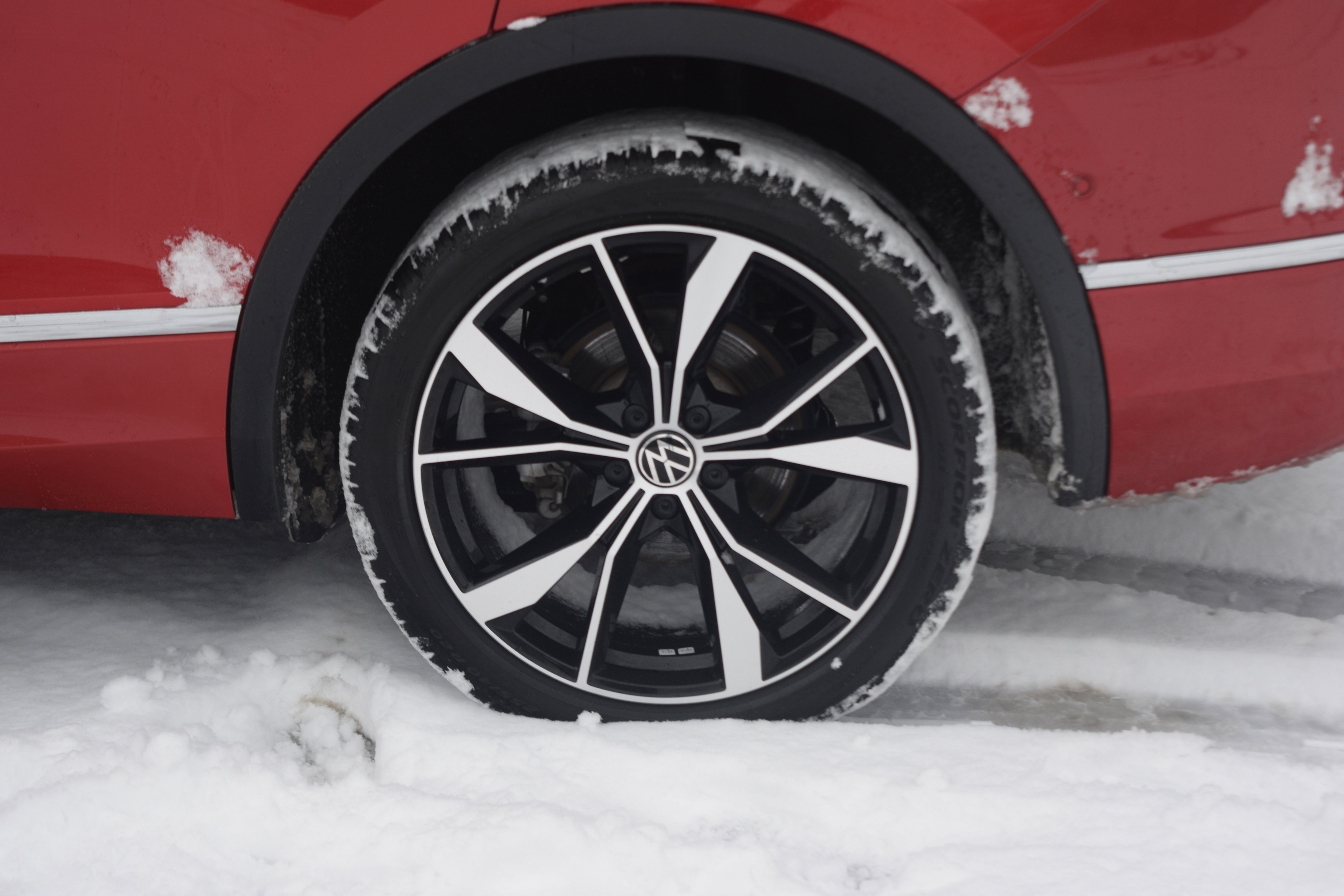 Used 2024 Volkswagen Tiguan SEL R-Line image 30