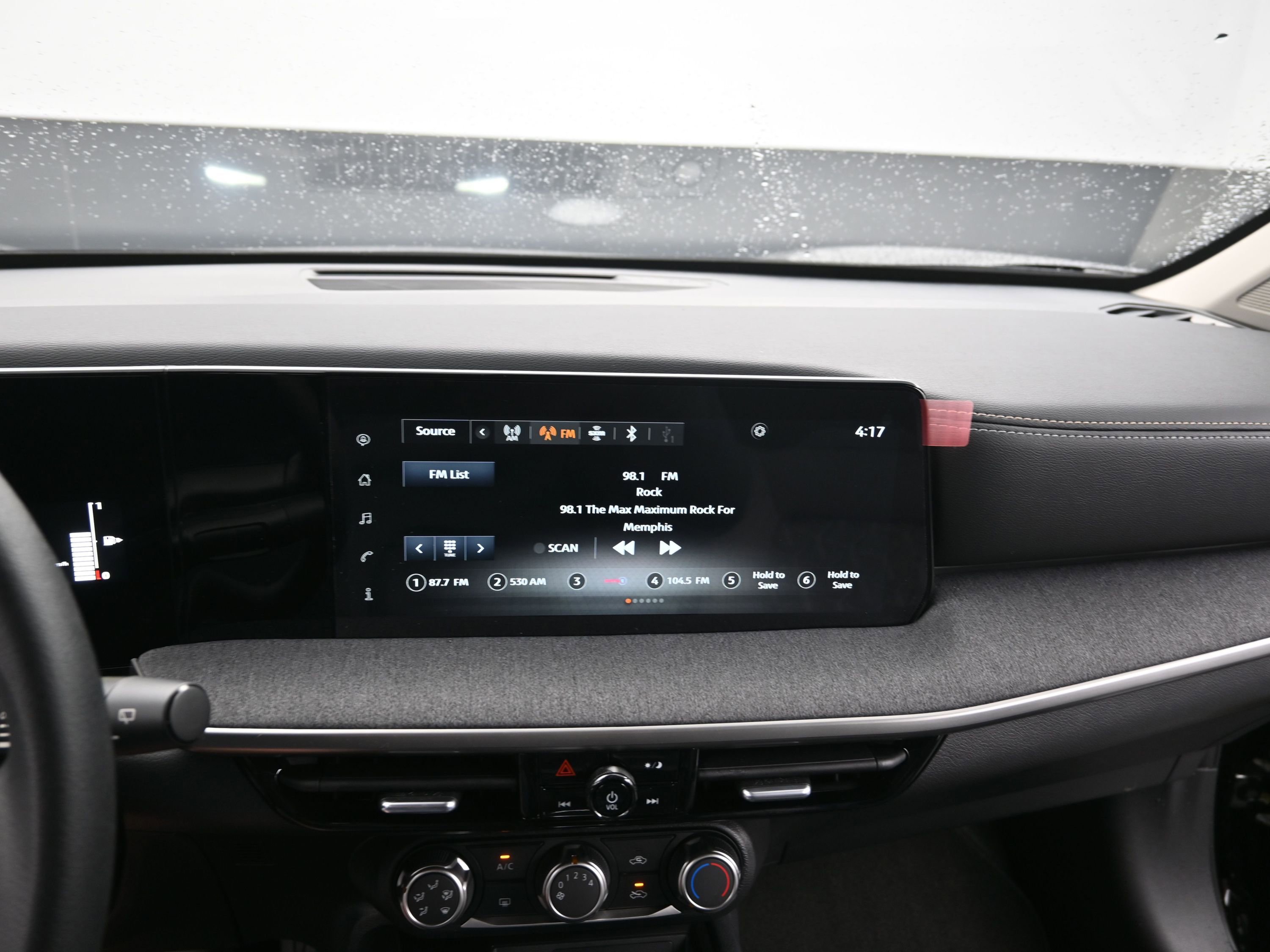 Certified 2025 Nissan Kicks SV image 18