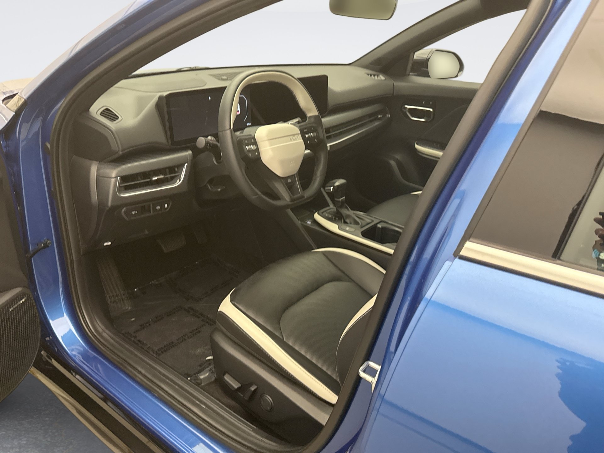 Used 2025 Kia K4 GT-Line w/ GT-Line Premium Package FWD image 10
