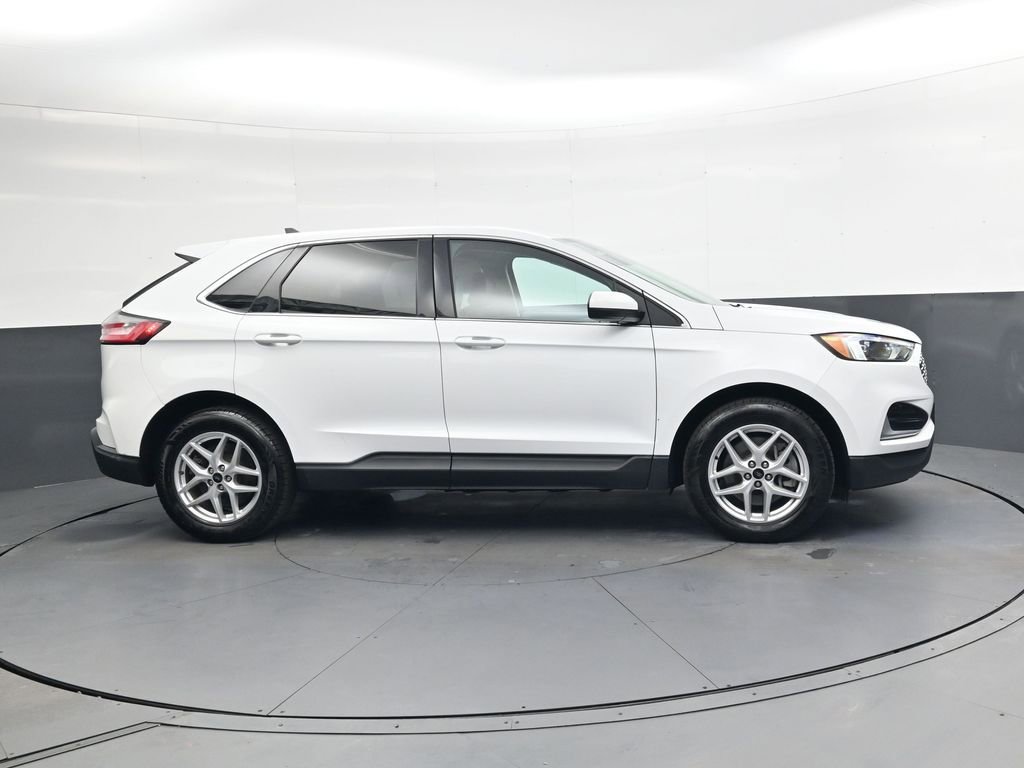 Used 2023 Ford Edge SEL image 3