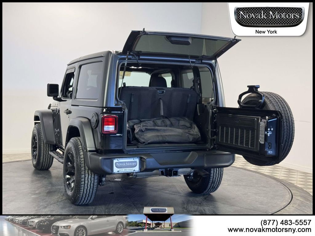 Used 2022 Jeep Wrangler Sport AWD/4WD image 7