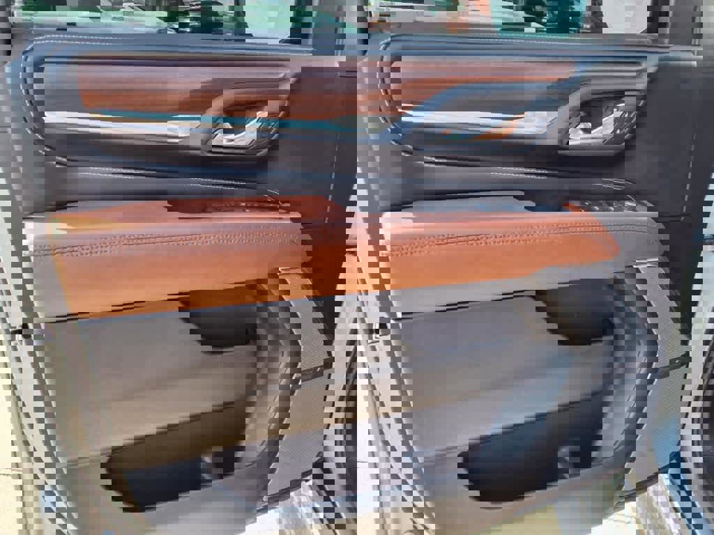 Used 2024 GMC Yukon Denali Ultimate image 15