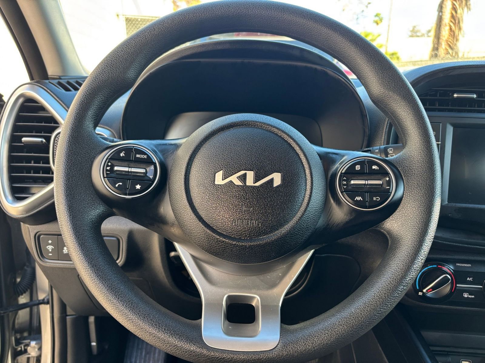 Used 2025 Kia Soul LX w/ LX Technology Package image 30