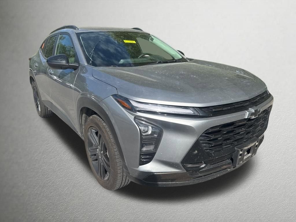 Used 2025 Chevrolet Trax ACTIV w/ Sunroof Package FWD image 1