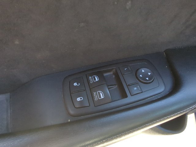 Used 2015 Dodge Challenger SRT RWD image 21