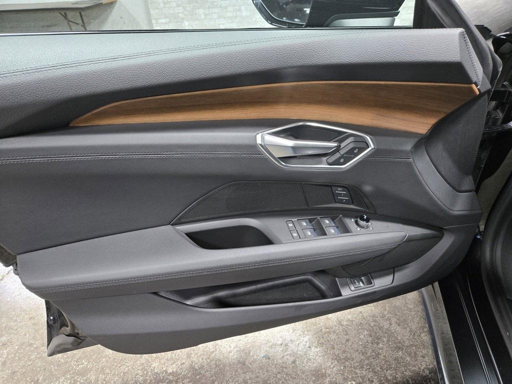 Used 2022 Audi e-tron GT Premium Plus image 7