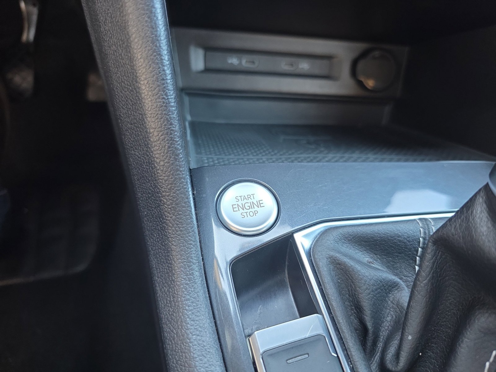 Used 2022 Volkswagen Tiguan SE image 30