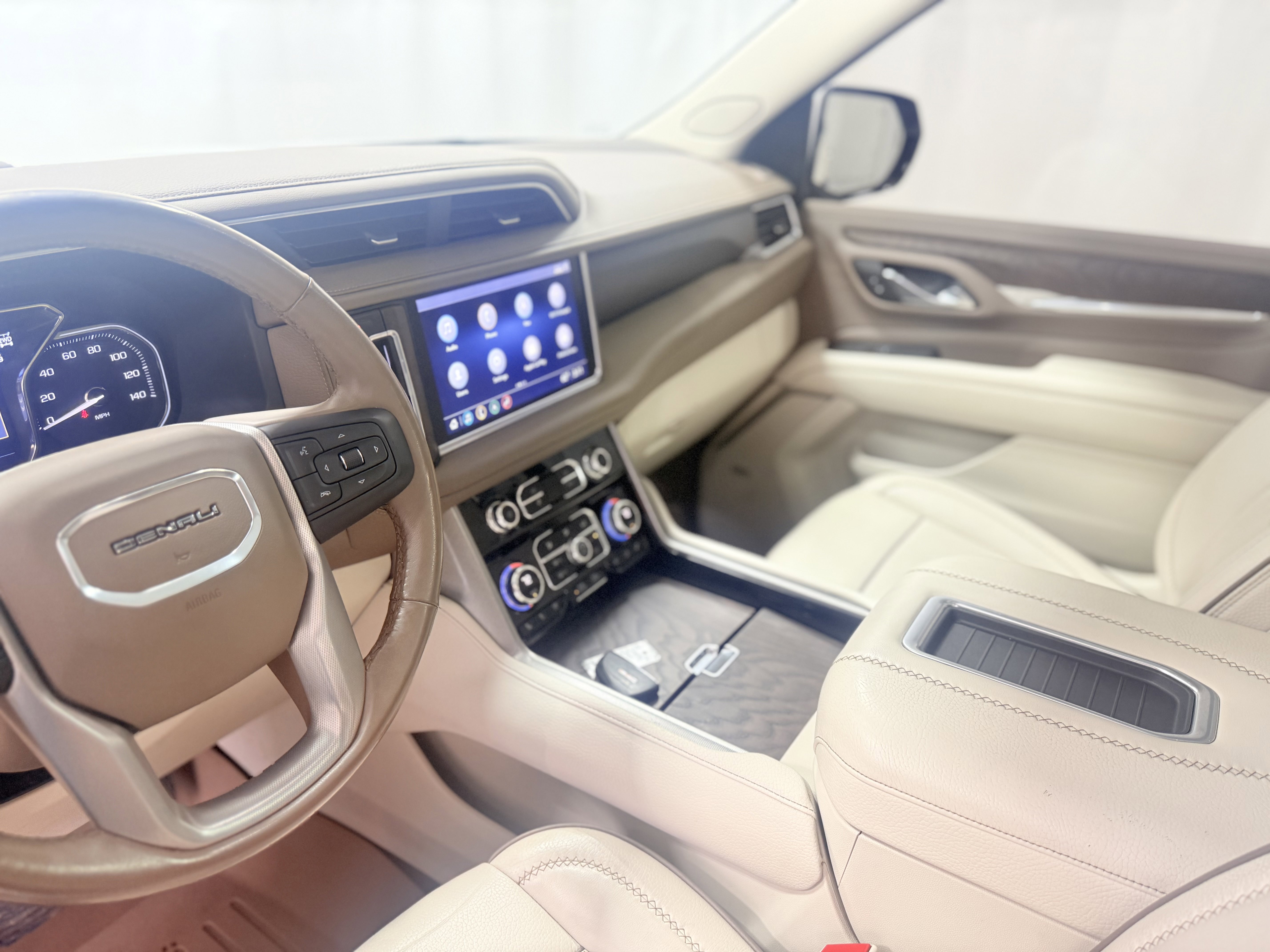 Used 2021 GMC Yukon Denali w/ Denali Premium Package image 23