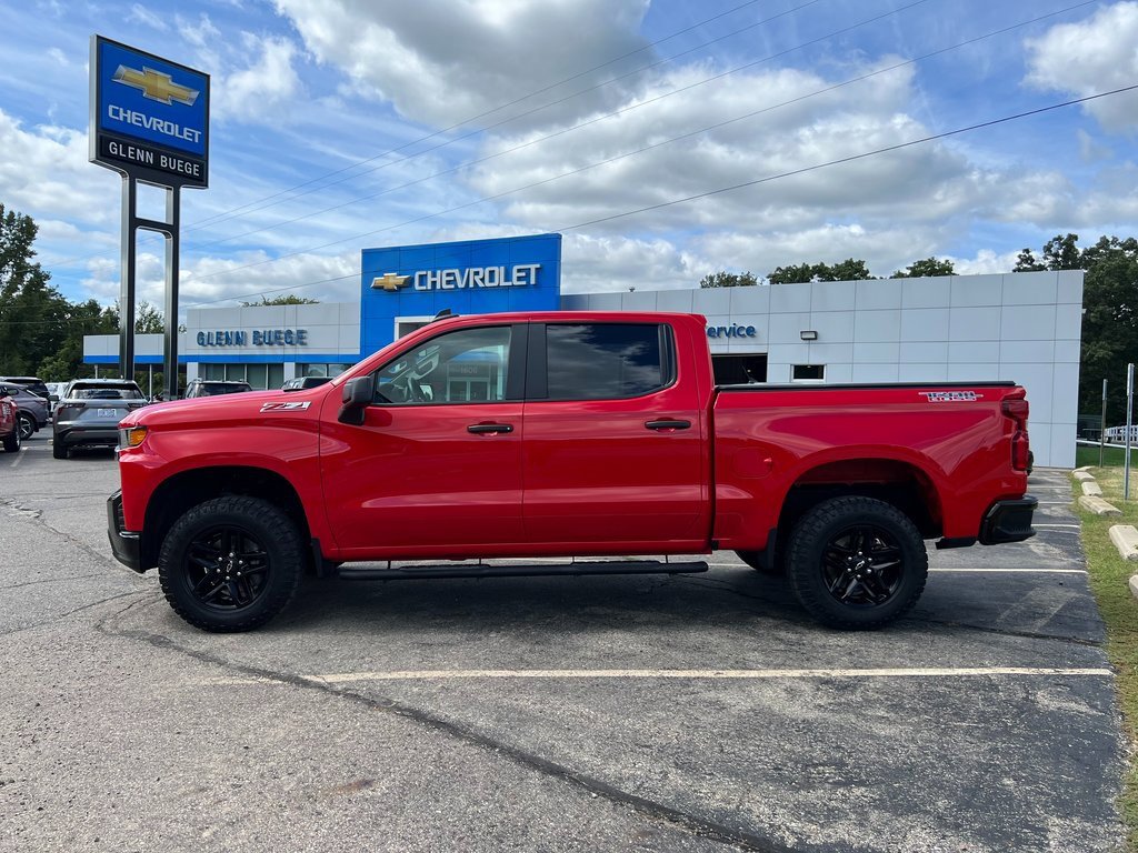 Certified 2022 Chevrolet Silverado 1500 Custom Trail Boss w/ LPO, Dark Essentials Package image 2