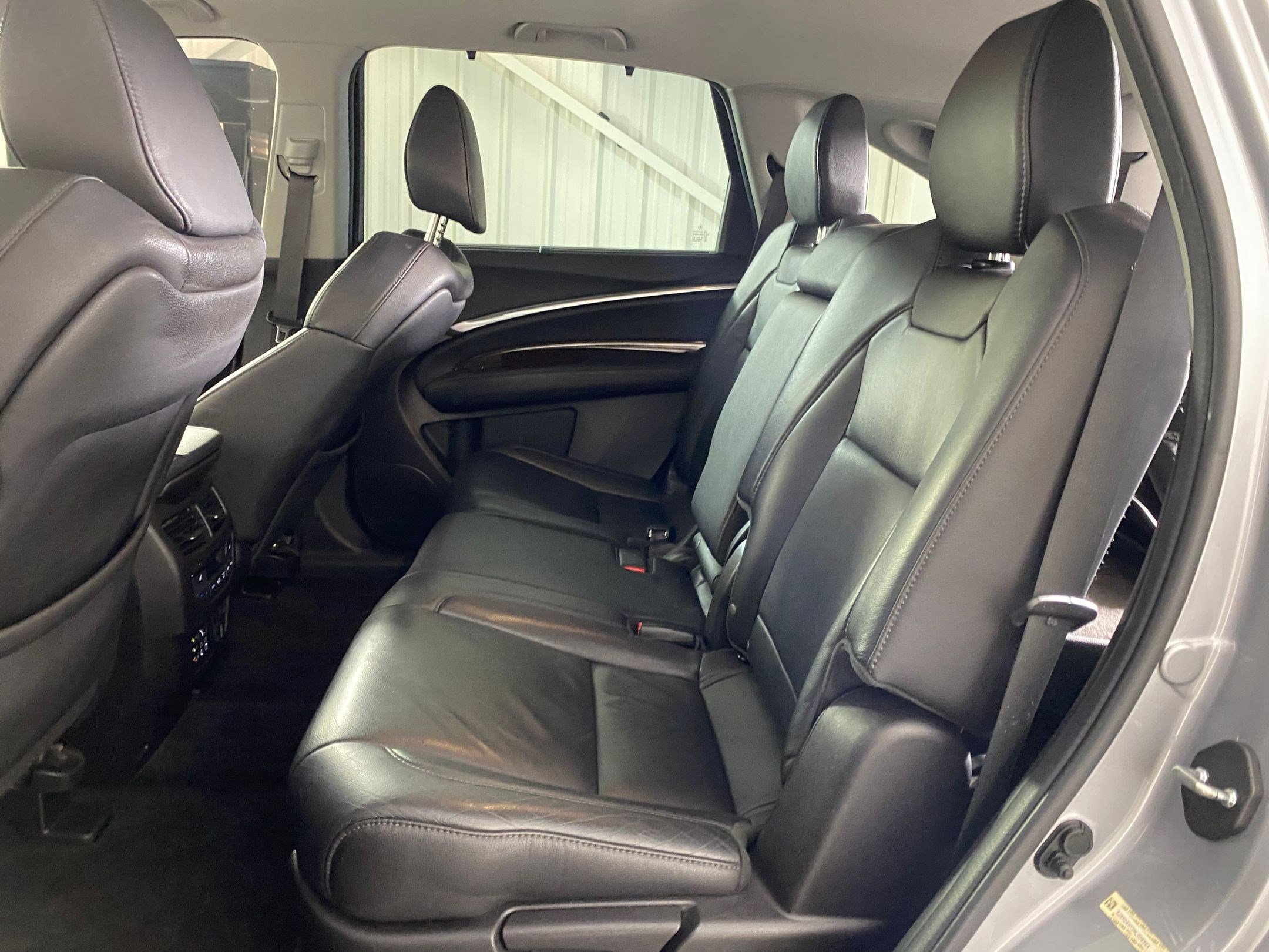 Used 2017 Acura MDX w/ Technology & Entertainment image 14