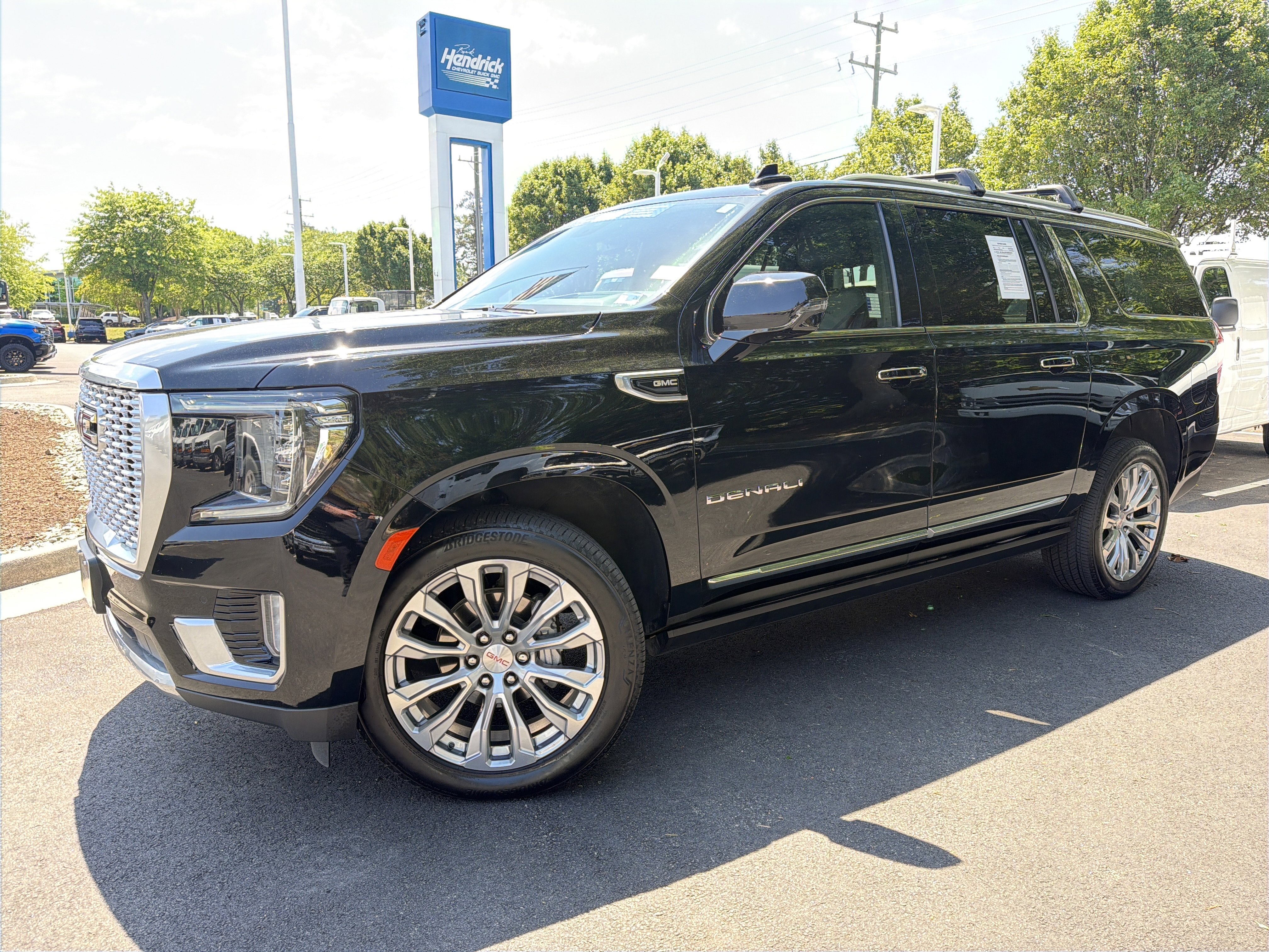 Used 2023 GMC Yukon XL Denali AWD/4WD image 5